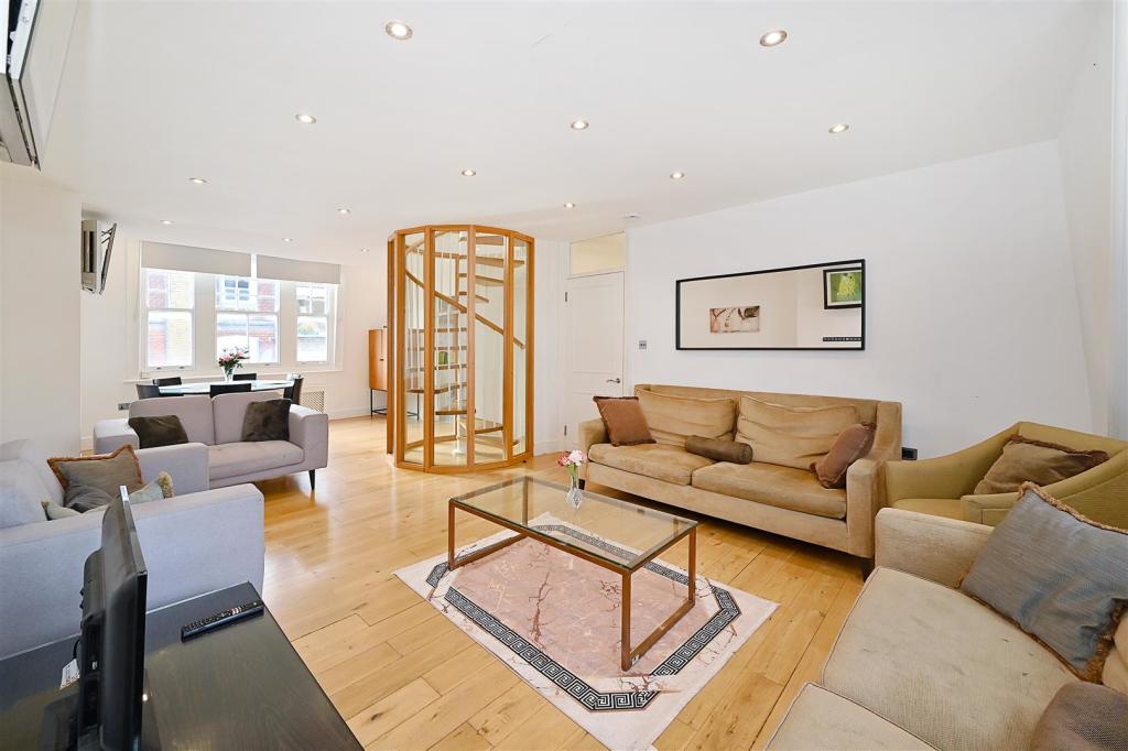 3 bedroom flat for sale in Duke Street, Mayfair, London W1K