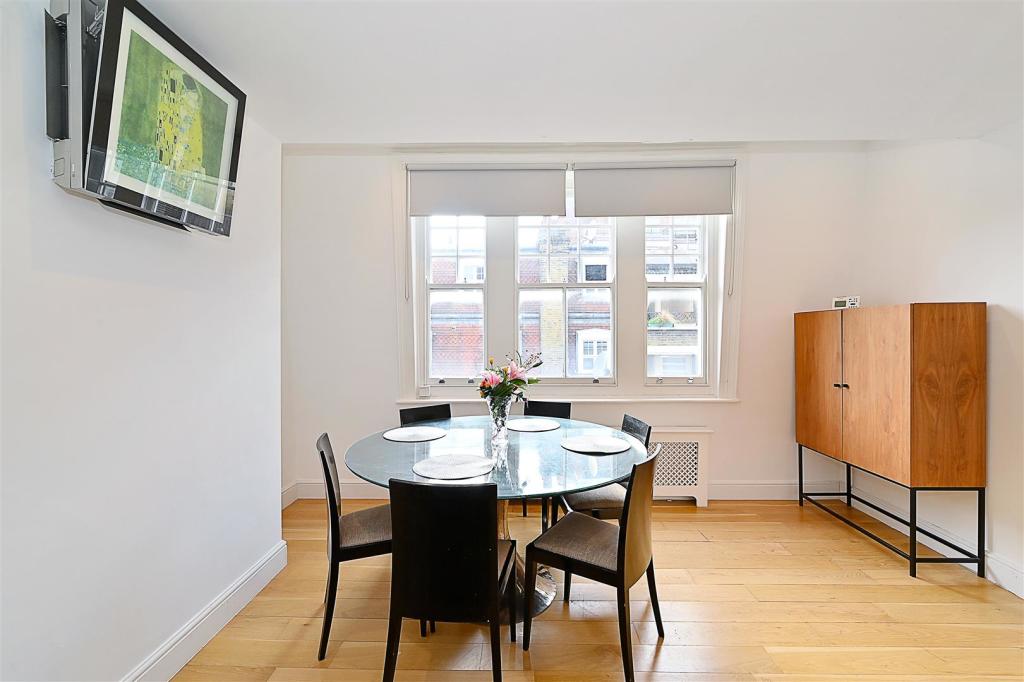 3 bedroom flat for sale in Duke Street, Mayfair, London W1K