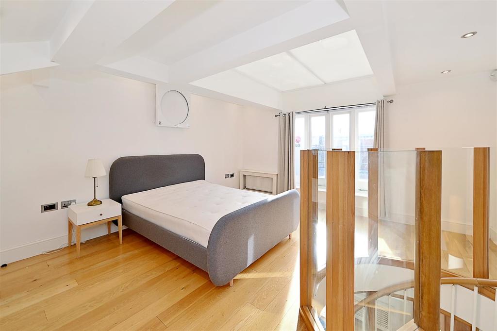 3 bedroom flat for sale in Duke Street, Mayfair, London W1K
