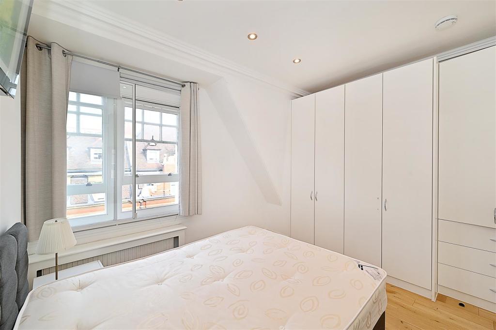 3 bedroom flat for sale in Duke Street, Mayfair, London W1K