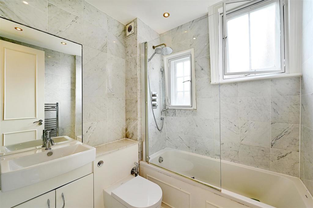 3 bedroom flat for sale in Duke Street, Mayfair, London W1K