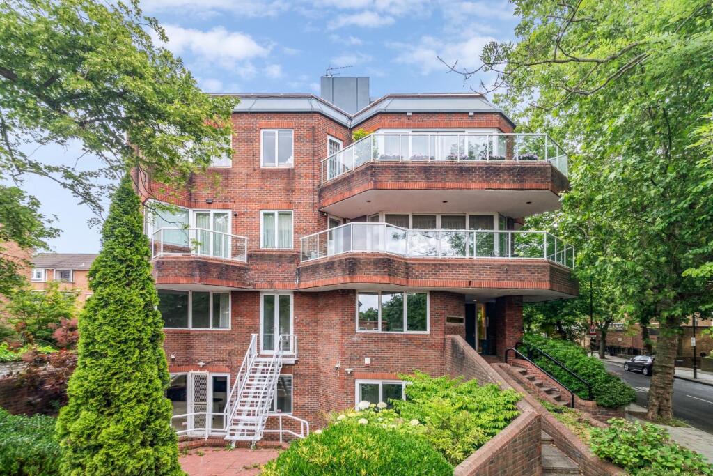 Main image of property: Flat With Swimming Pool - Avenue Road, London NW8