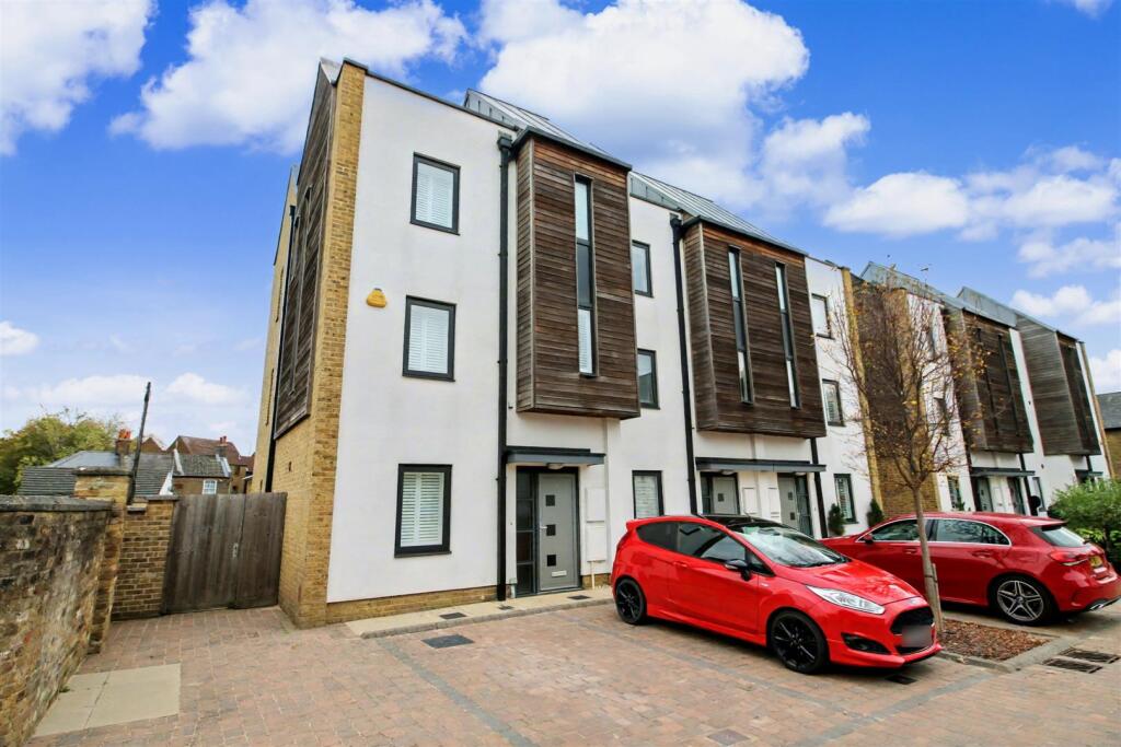 Main image of property: Hall Street, Old Moulsham