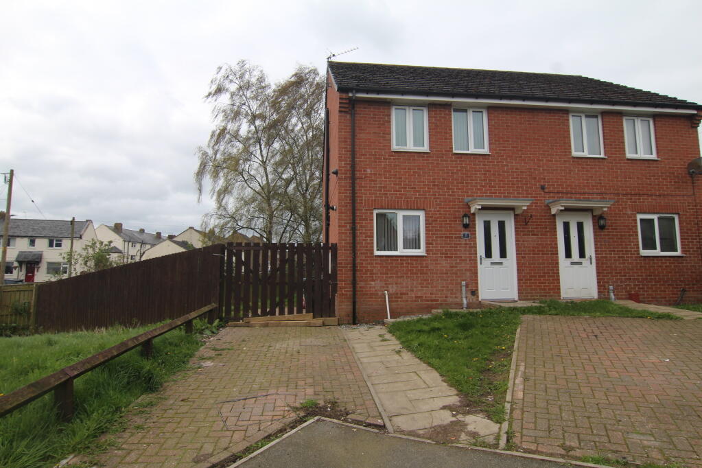 3 bedroom semidetached house for sale in Lynas Place, Evenwood,