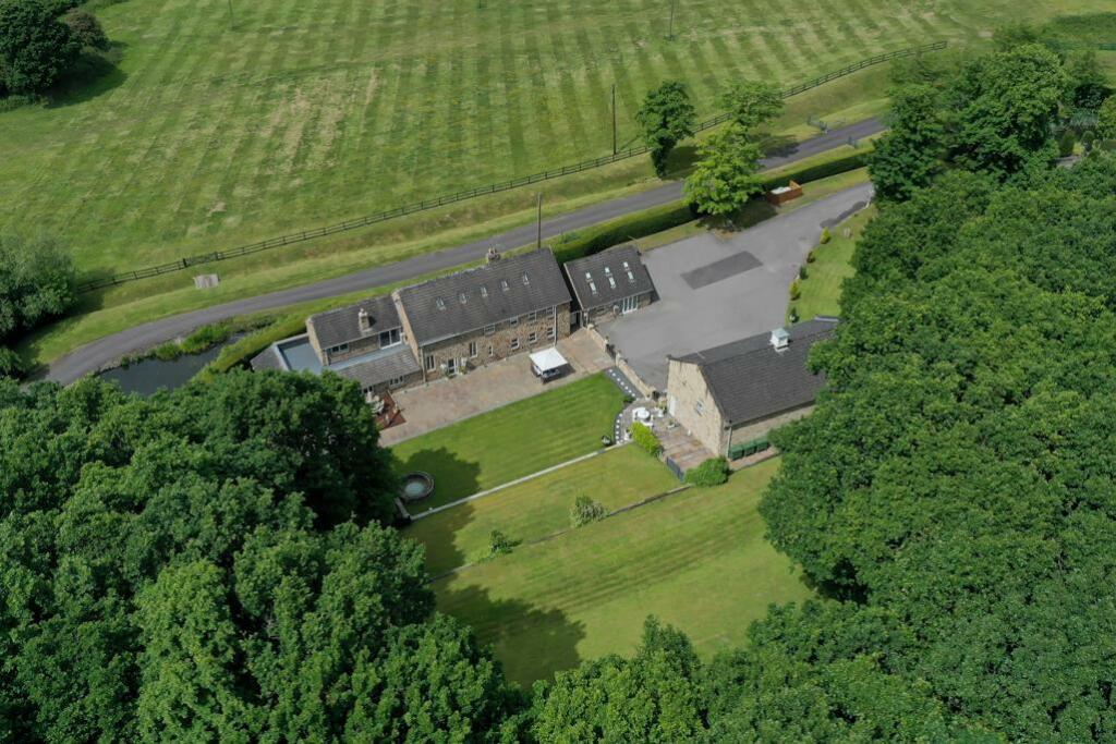 9 bedroom detached house for sale in Rotherham Road, Killamarsh