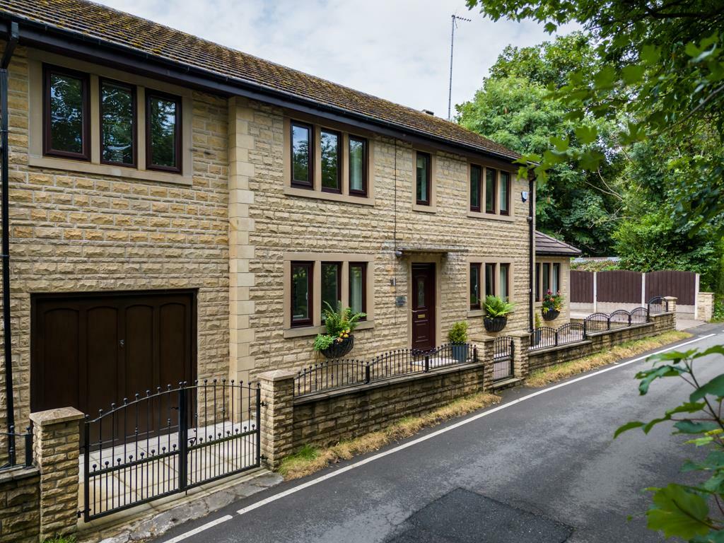 4 bedroom detached house for sale in Whitley Lane, Ecclesfield