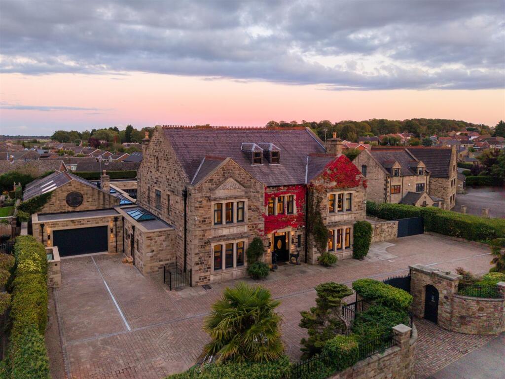Main image of property: 72 Kiveton Lane, Todwick, Sheffield