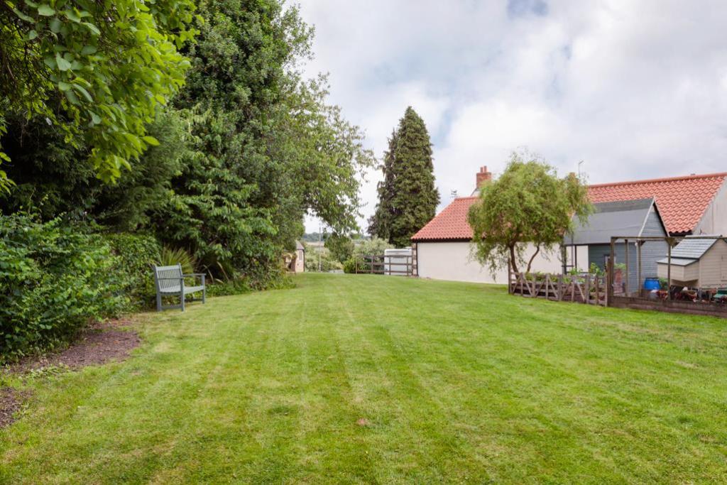 4 bedroom detached house for sale in Westthorpe Road, Killamarsh