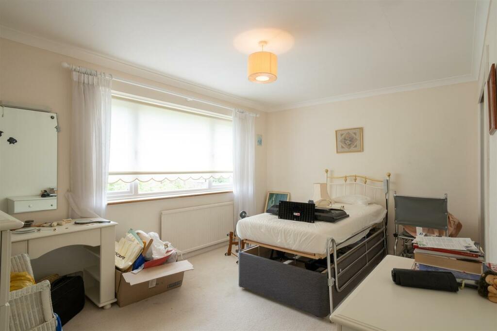 4 bedroom detached house for sale in Penn Drive, Denham Green, UB9