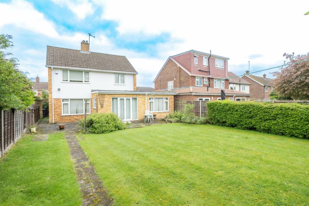 4 bedroom detached house for sale in Penn Drive, Denham Green, UB9