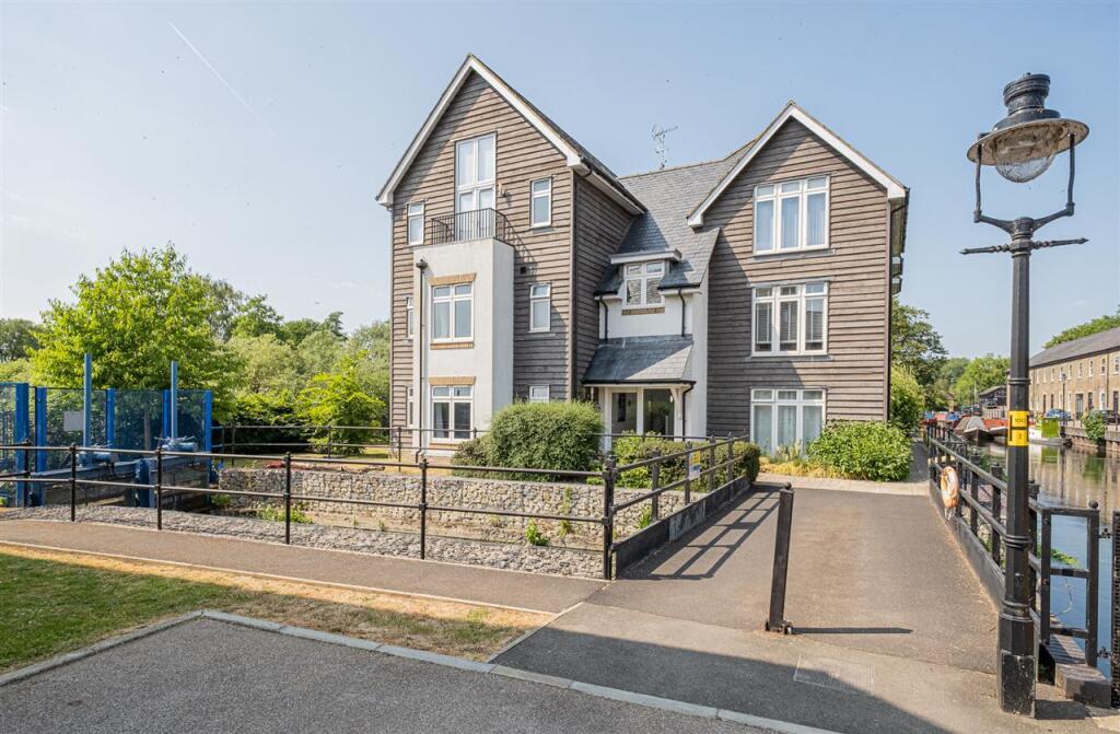 Main image of property: Island Apartments, 32 Royal Quay, Harefield