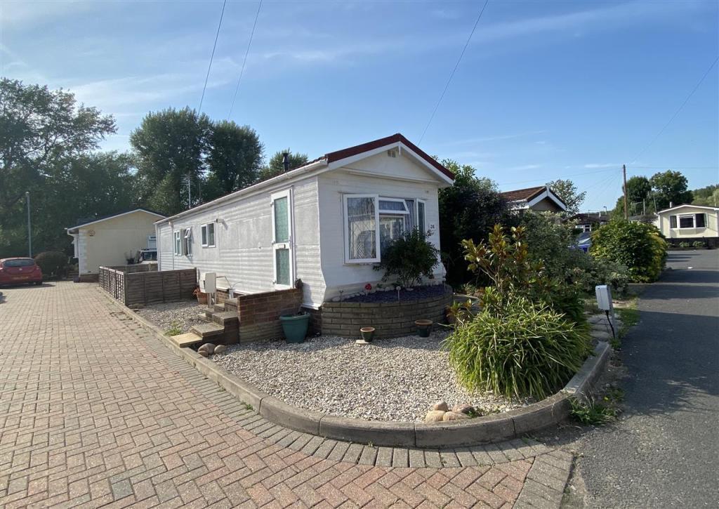 1 bedroom park home for sale in Mayfield Park, West Drayton, UB7