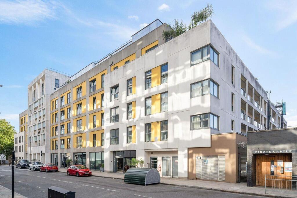 Main image of property: Canalside Apartment With Parking, NW1
