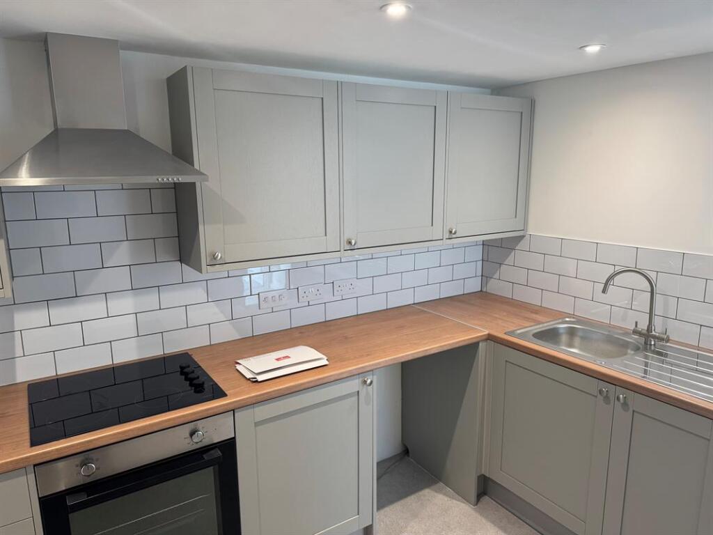 Main image of property: Flat 3, 1 Broad Street, Newent, Gloucestershire, GL18