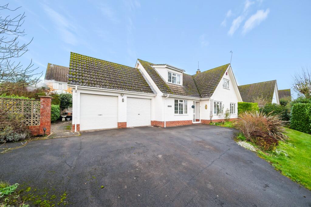 3 bedroom chalet for sale in Lambourne Close, Thruxton, SP11