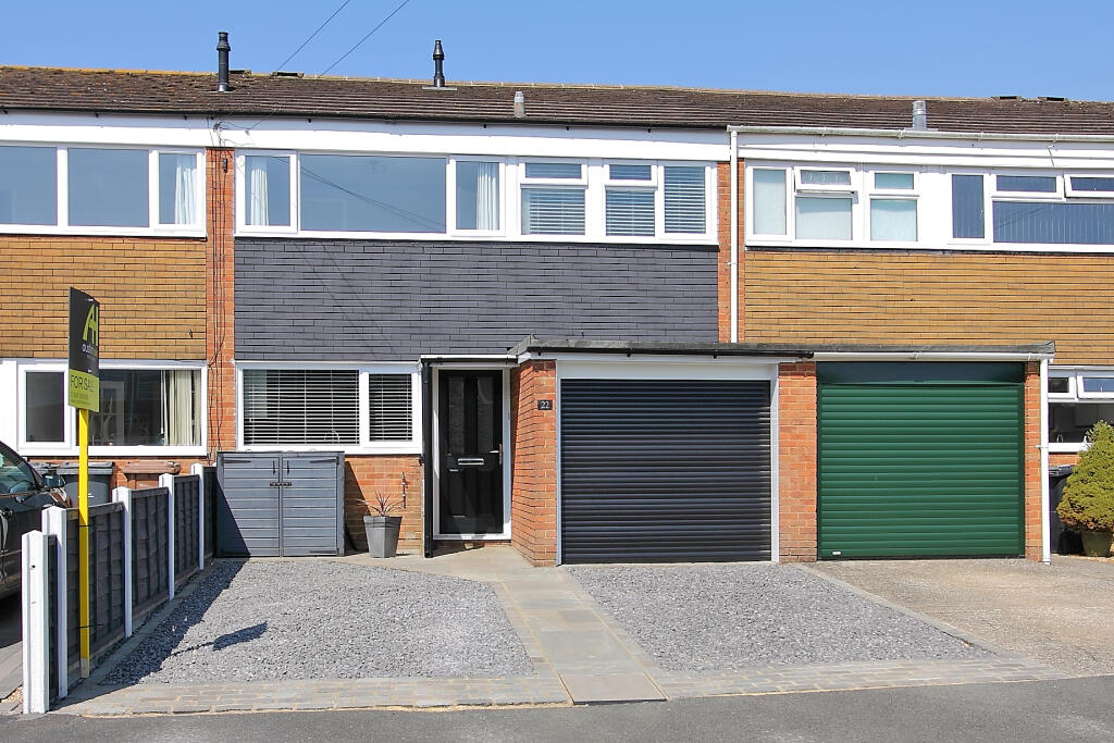 3 bedroom terraced house for sale in Gallaghers Mead, Andover, SP10