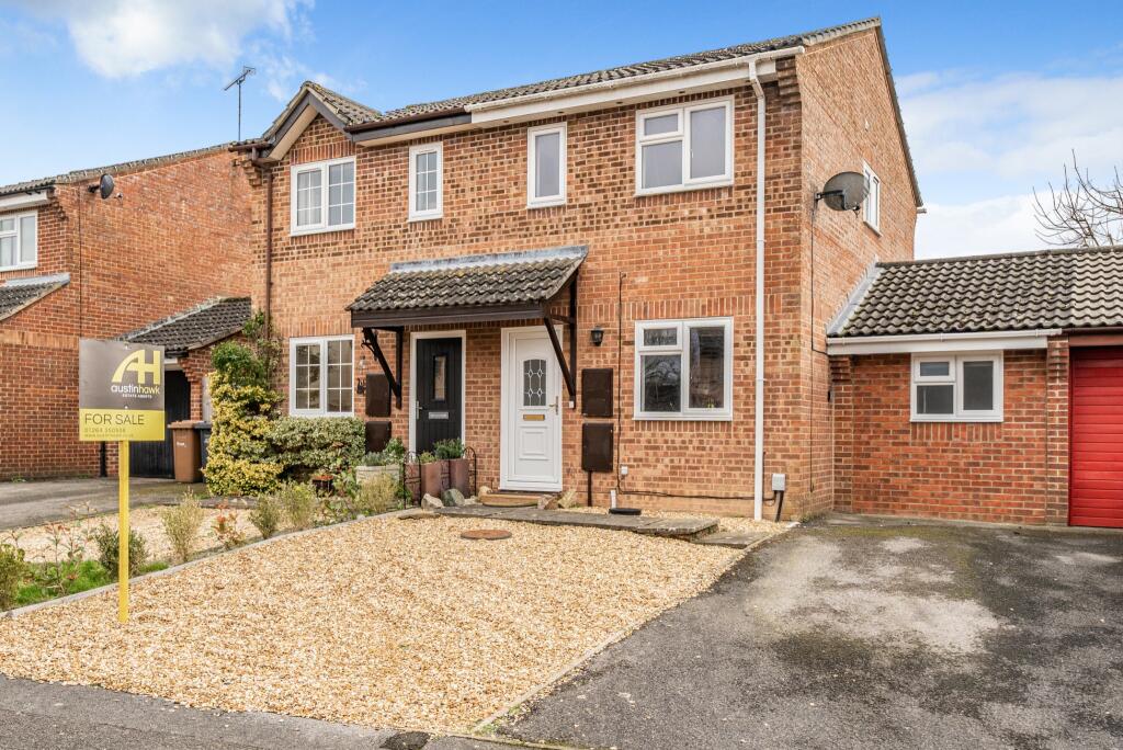 3 bedroom semidetached house for sale in Millstream Close , Andover, SP10