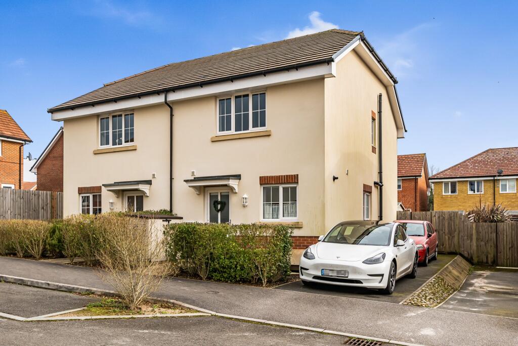 3 bedroom semidetached house for sale in Lansley Road, Ludgershall, SP11