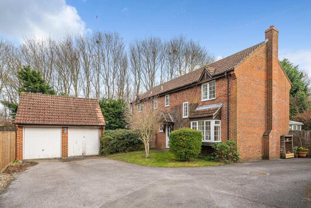 4 bedroom detached house for sale in Hardys Field, Kingsclere, RG20
