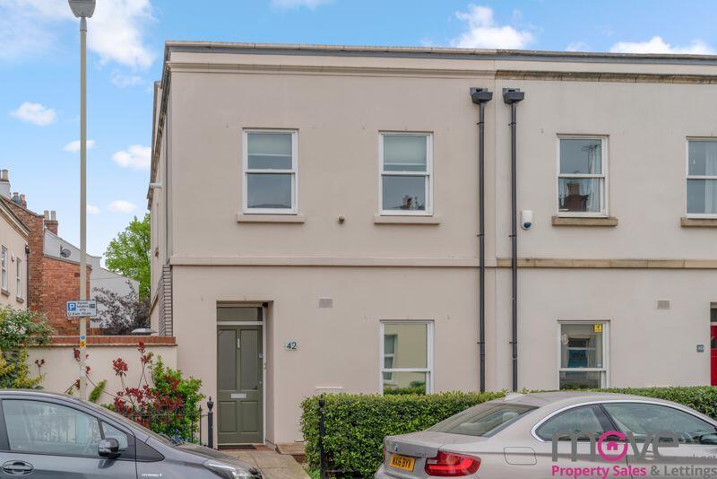 3 bedroom end of terrace house for sale in Dunalley Street, Town Centre