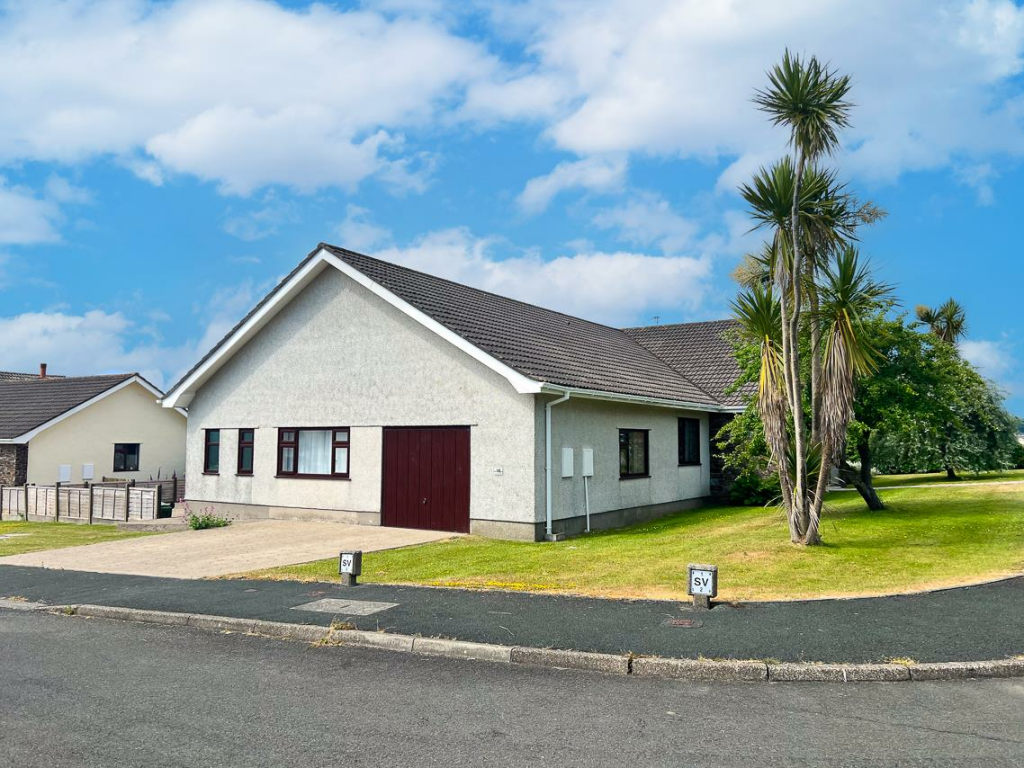 4 bedroom detached bungalow for sale in Banks Howe, Onchan, IM3