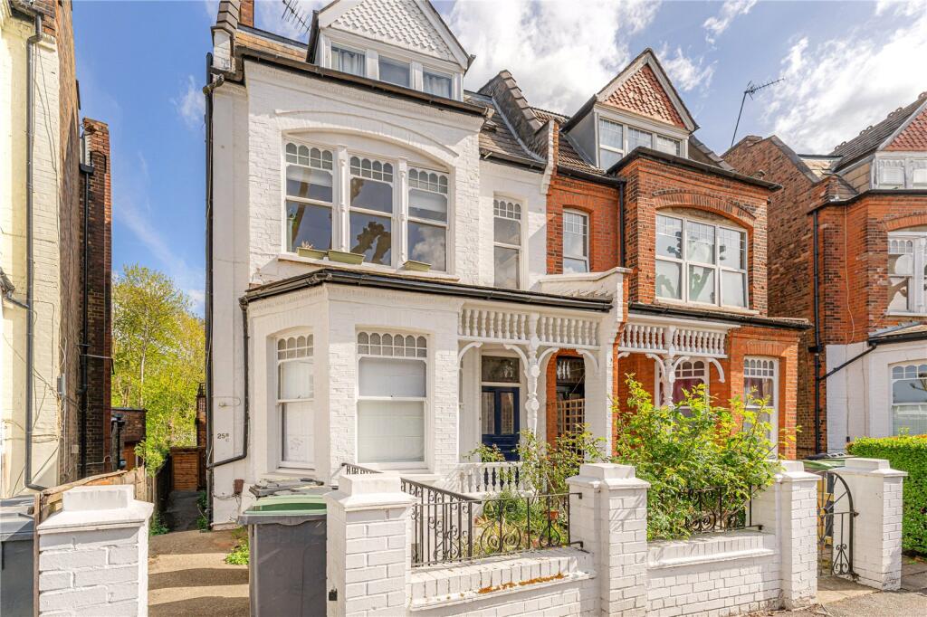 Main image of property: Kings Avenue, London, N10
