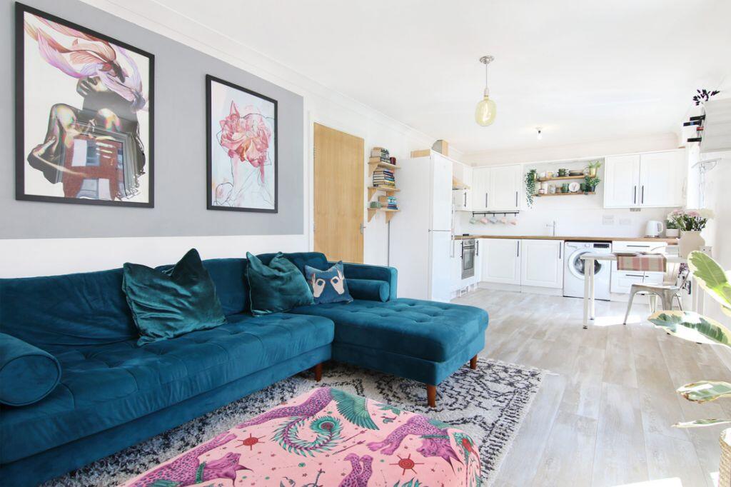 Main image of property: 18/3 Ferry Gait Crescent, Edinburgh, EH4 4GR