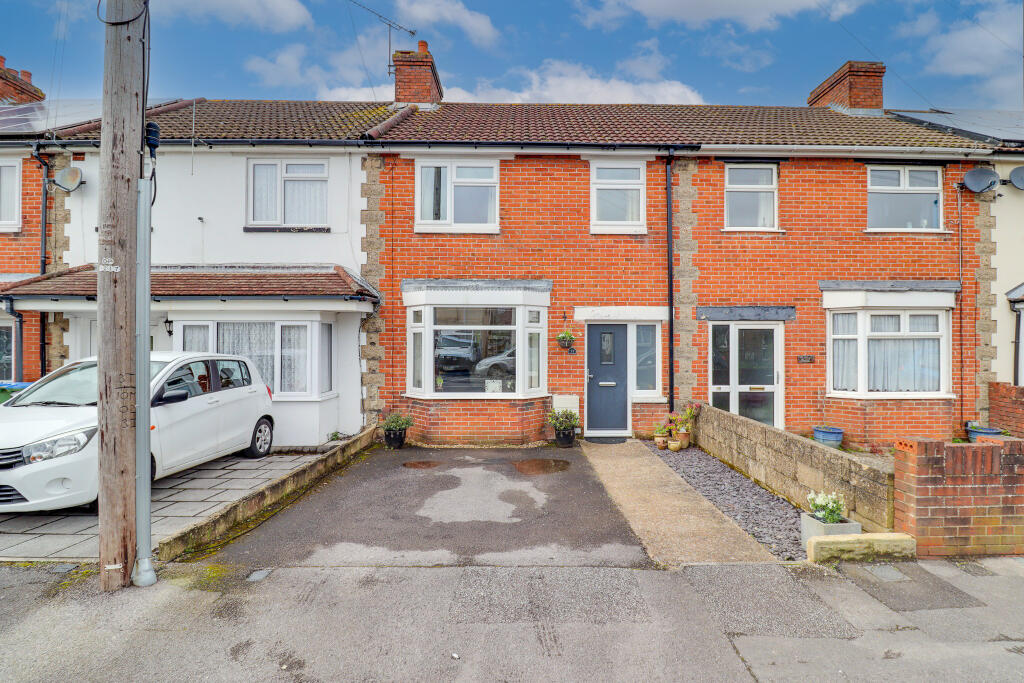 3 bedroom terraced house for sale in Leighton Road, Itchen, SO19