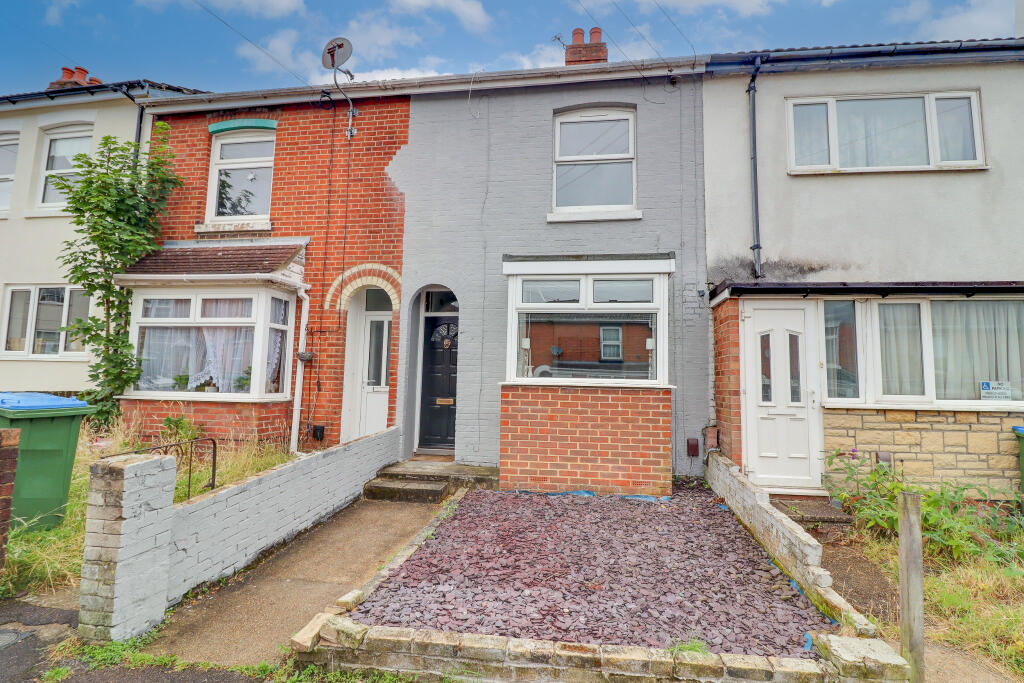 3 bedroom terraced house for sale in Church Road, Woolston, SO19