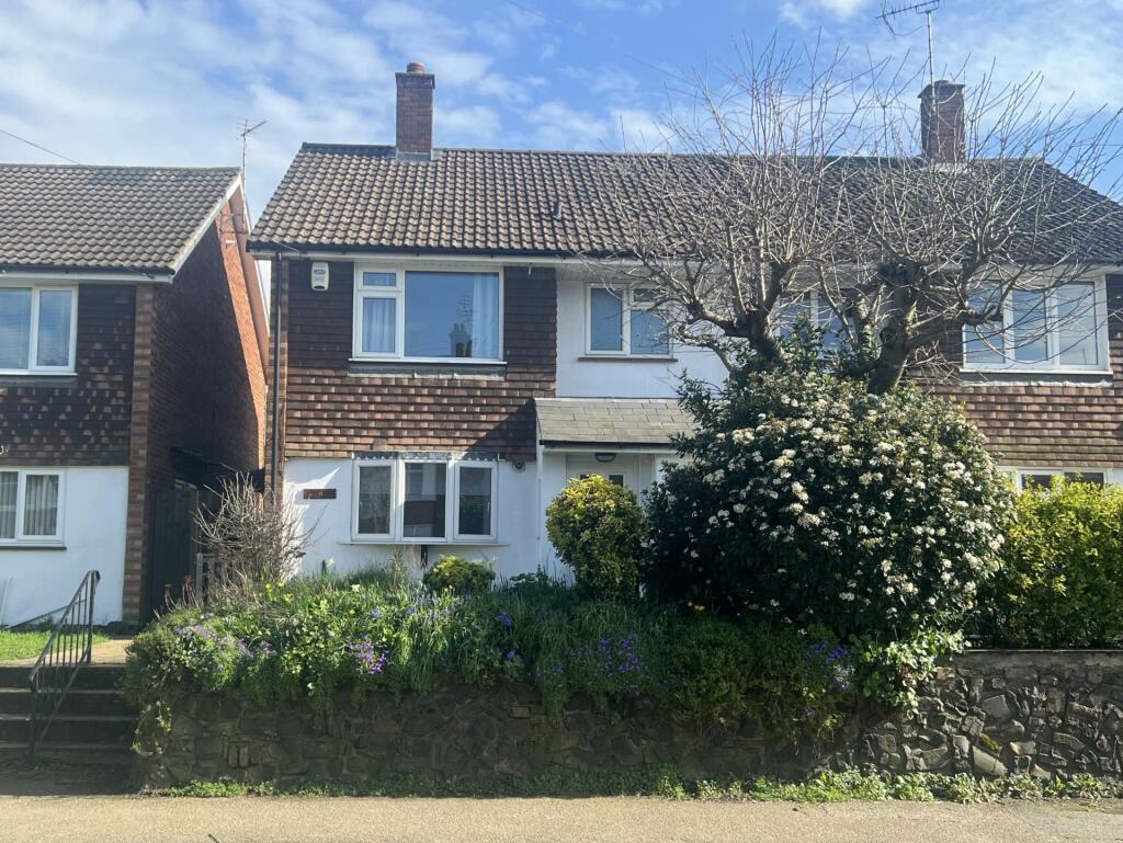 3 bedroom semi-detached house for rent in Central Brentwood - Western Road, CM14