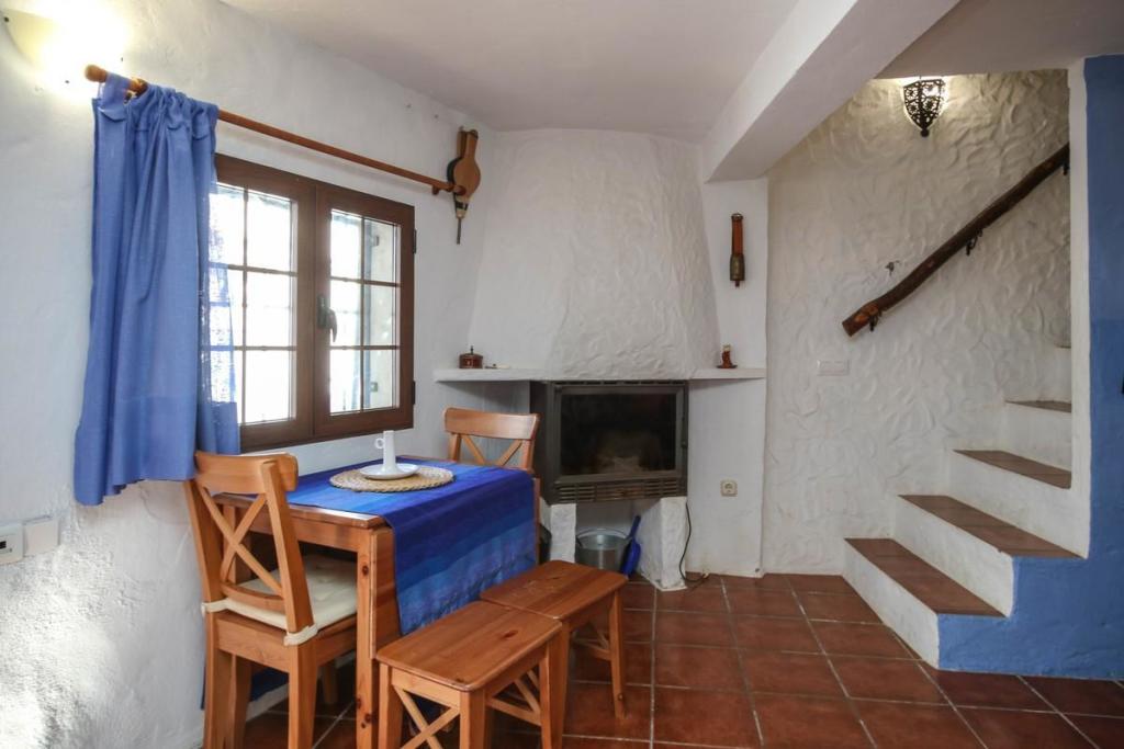 2 bedroom town house for sale in Andalucia, Malaga, Yunquera, Spain