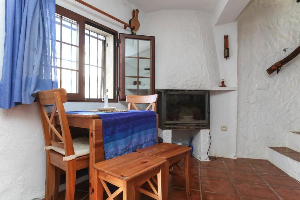 2 bedroom town house for sale in Andalucia, Malaga, Yunquera, Spain