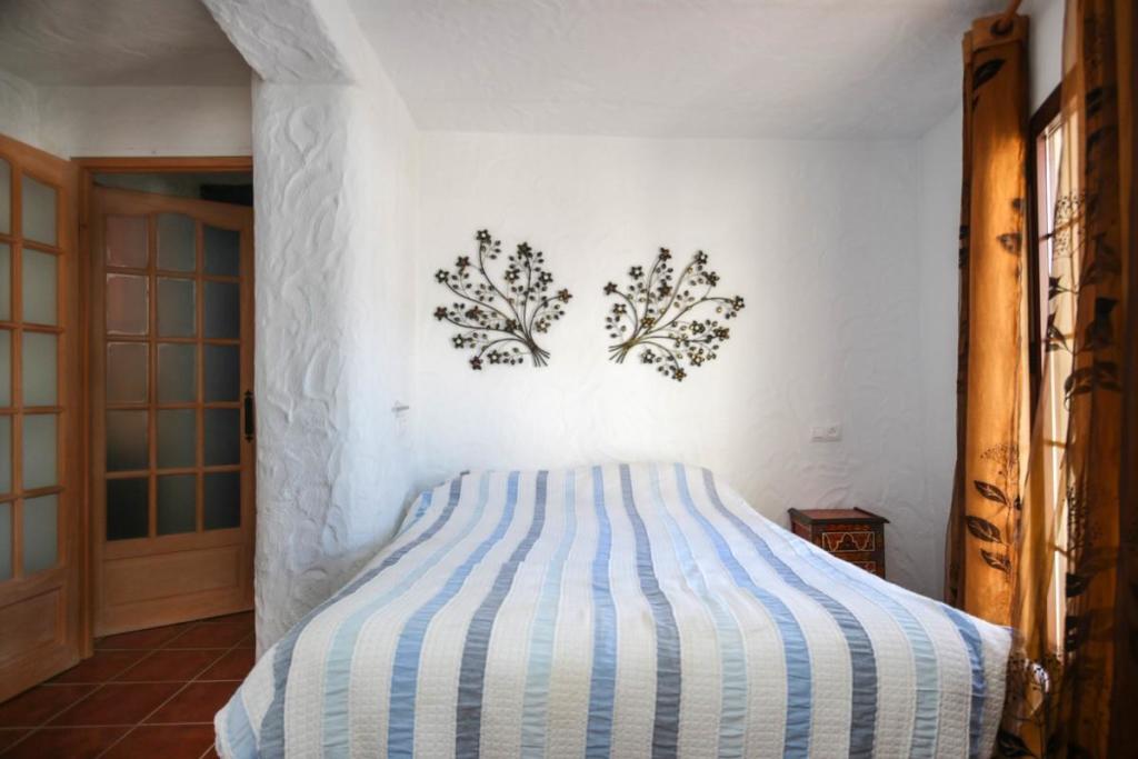 2 bedroom town house for sale in Andalucia, Malaga, Yunquera, Spain