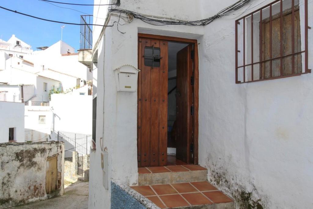 2 bedroom town house for sale in Andalucia, Malaga, Yunquera, Spain