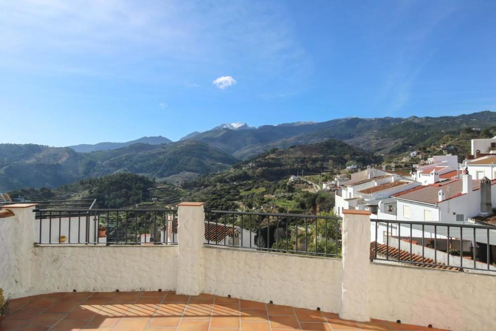 2 bedroom town house for sale in Andalucia, Malaga, Yunquera, Spain