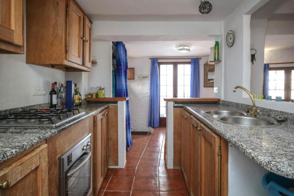 2 bedroom town house for sale in Andalucia, Malaga, Yunquera, Spain