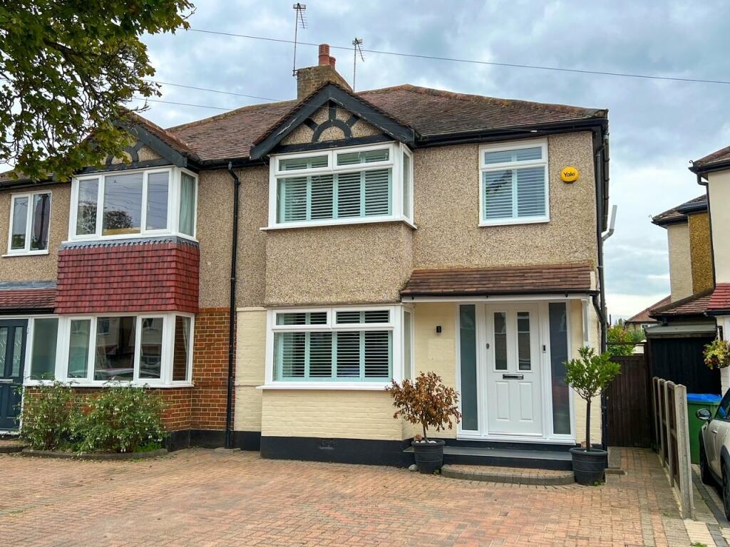 3 bedroom semidetached house for sale in Molesey Park Avenue, West