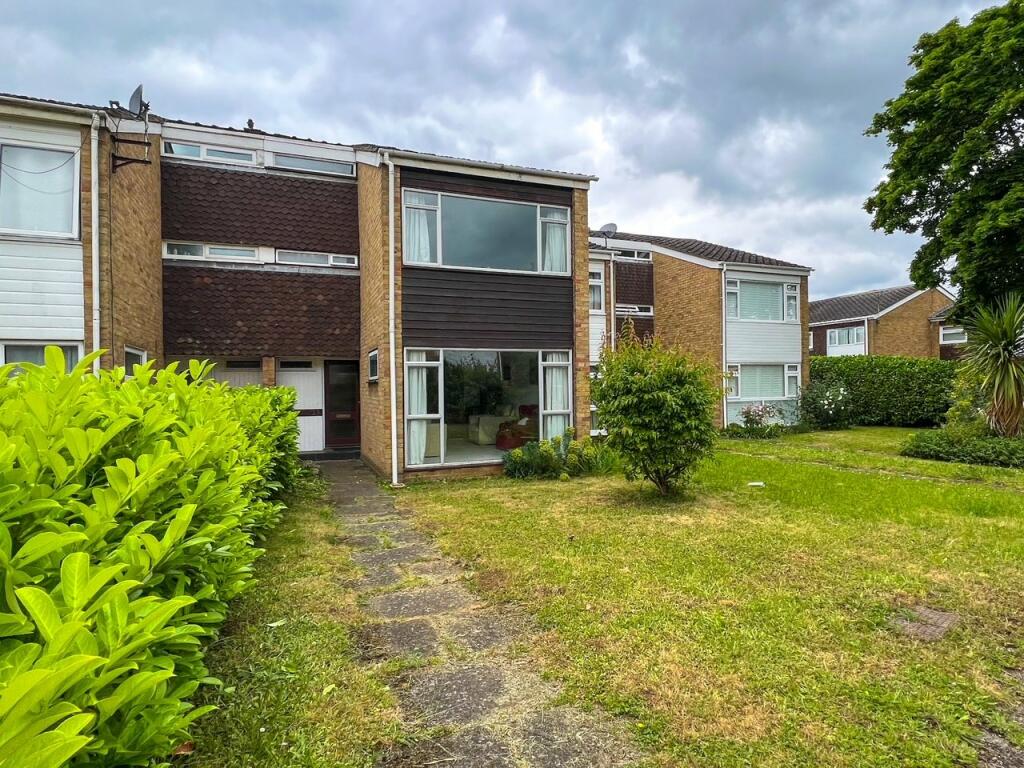 3 bedroom terraced house for sale in Buckingham Gardens, West Molesey, KT8