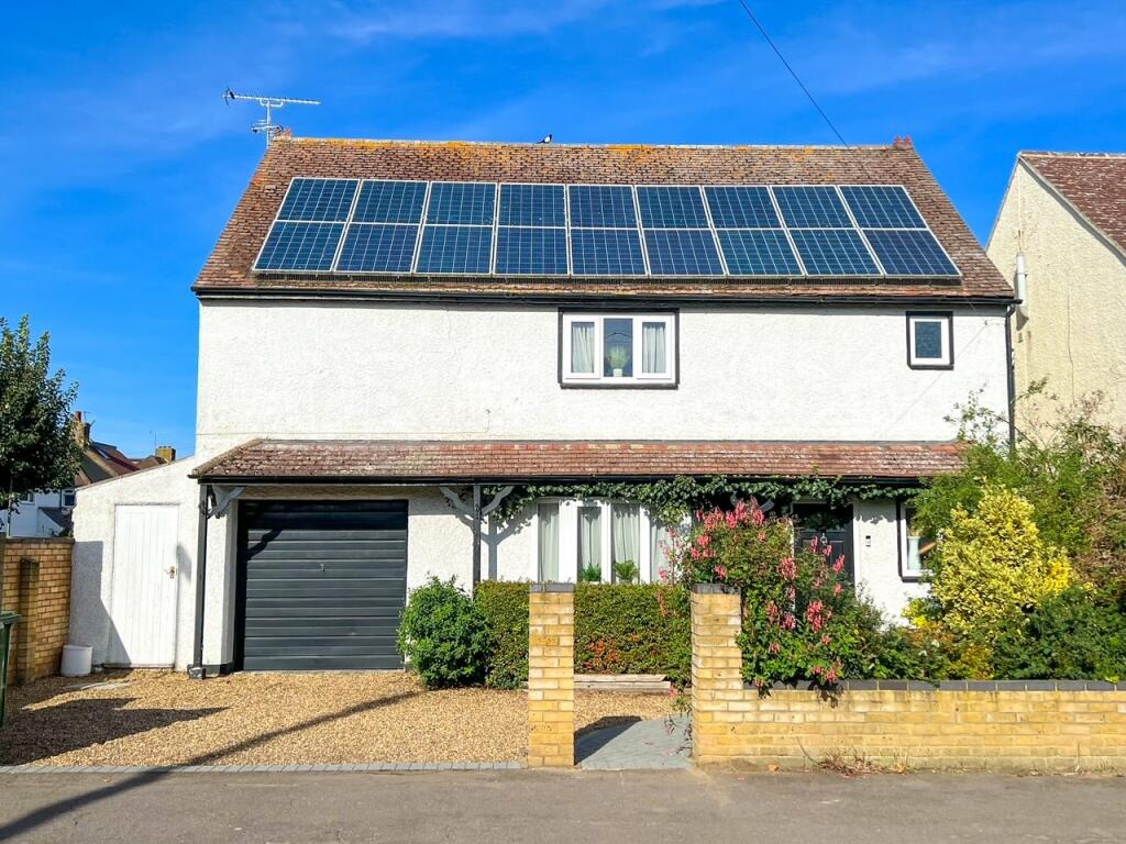 3 bedroom detached house for sale in Molesey Park Road, West Molesey, KT8