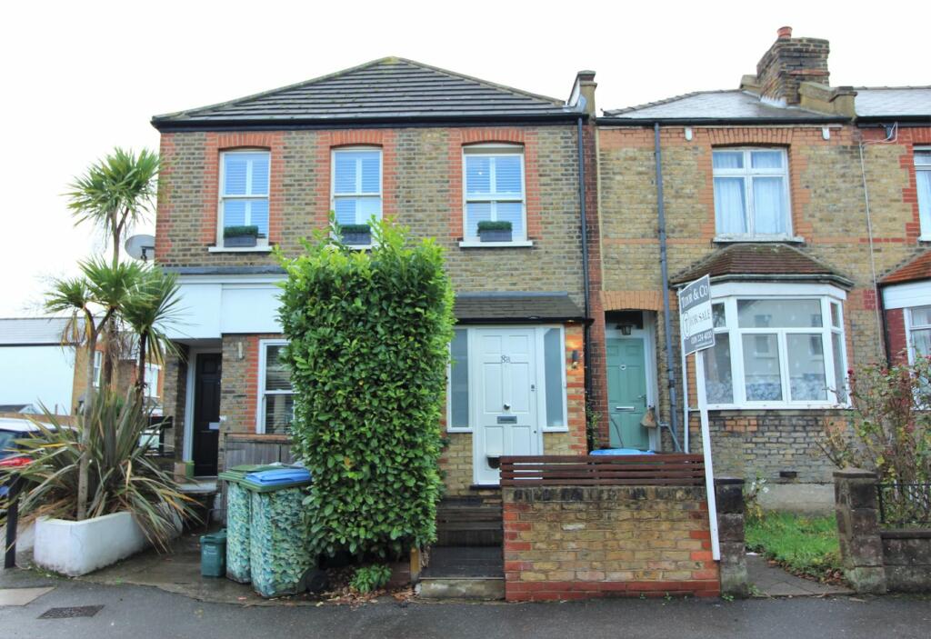 2 bedroom apartment for sale in Summer Road, East Molesey, KT8