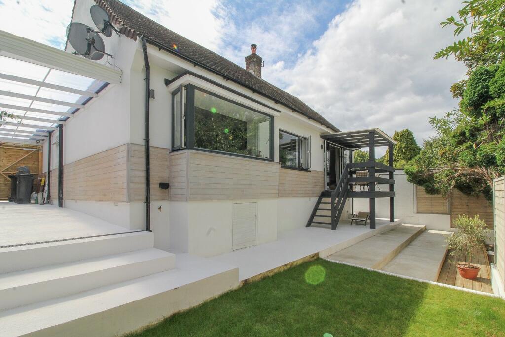 2 bedroom bungalow for sale in Wharfdale Road, Westbourne, Bournemouth, BH4