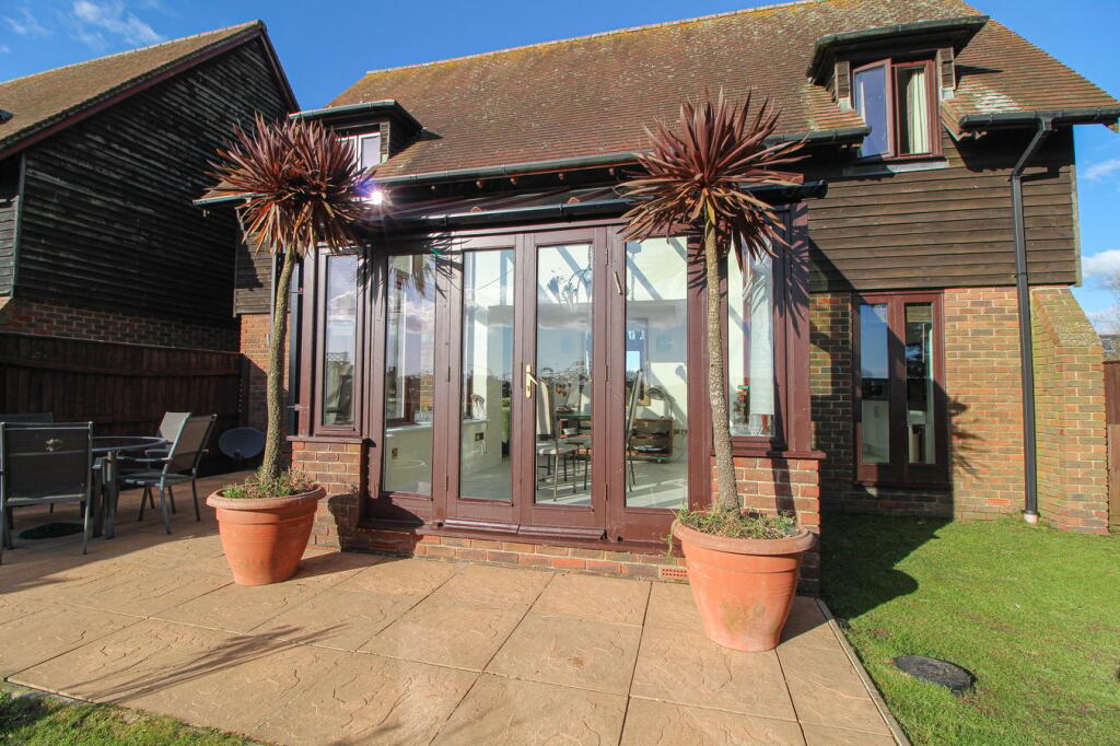 Additional property image - Lake Farm Close, Longham, Ferndown, BH22