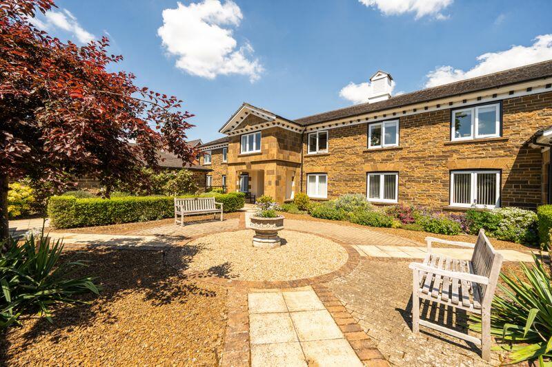 2 bedroom flat for sale in Malthouse Court, The Lindens, Towcester, NN12