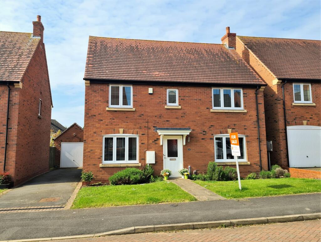 4 bedroom detached house for sale in Hart Drive, Measham, DE12