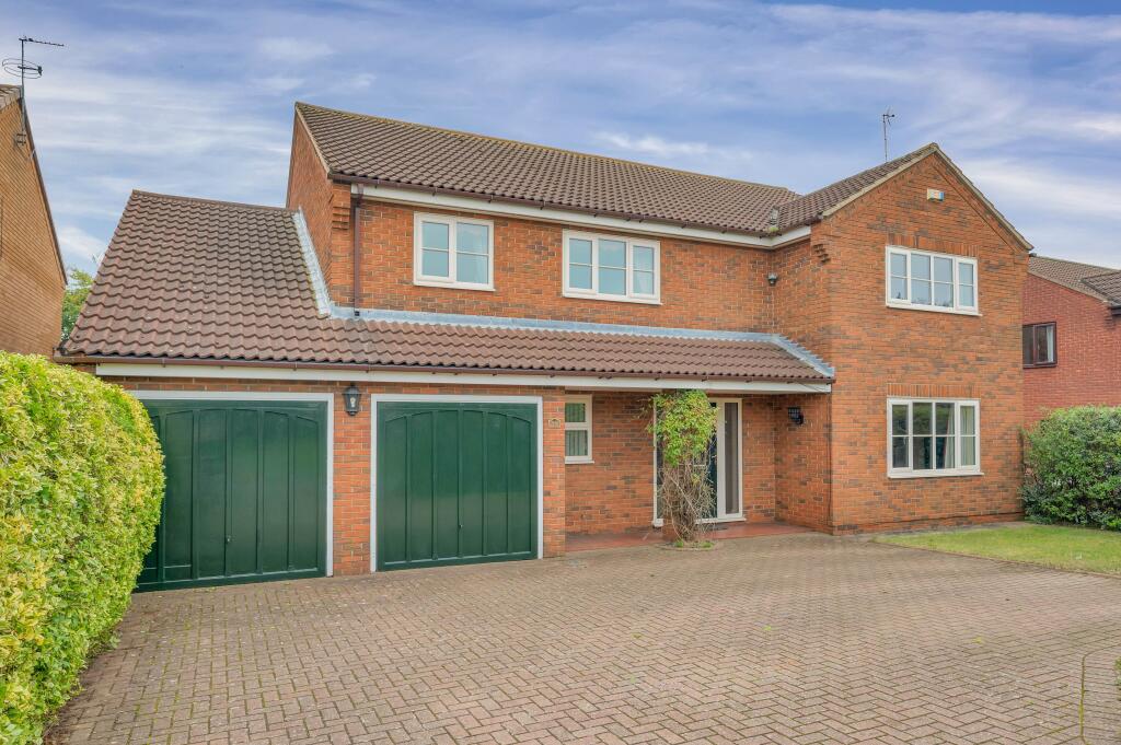 4 bedroom detached house for sale in Barrowby Gate, Grantham, NG31