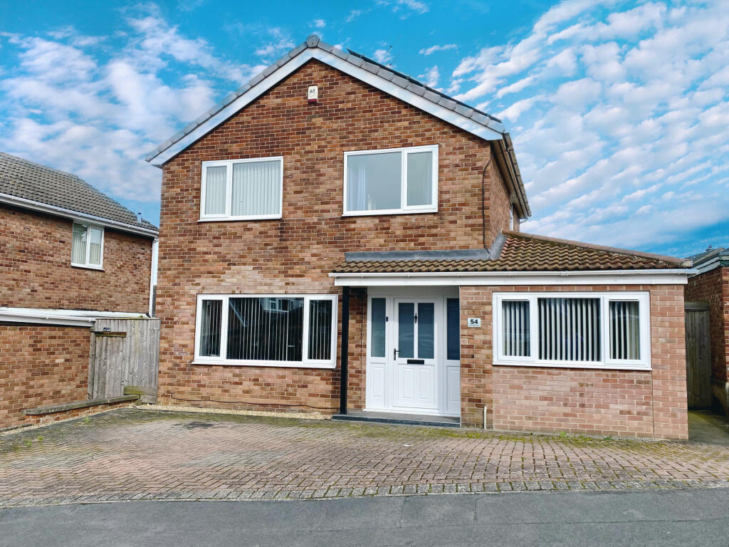 4 bedroom detached house for sale in High Meadow, Grantham, NG31