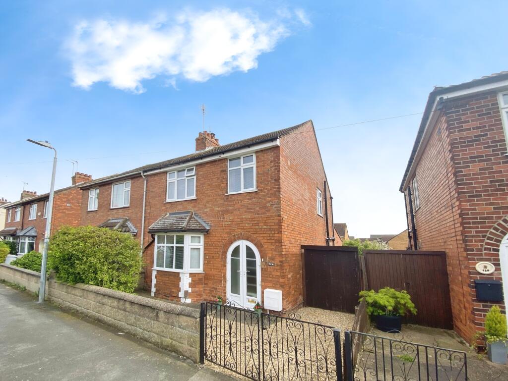 3 bedroom semidetached house for sale in Huntingtower Road, Grantham, NG31