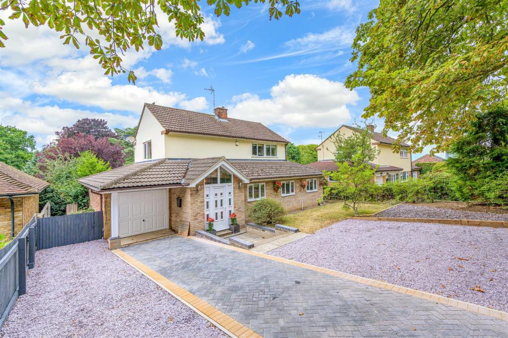 3 bedroom detached house for sale in Belton Lane, Grantham, NG31