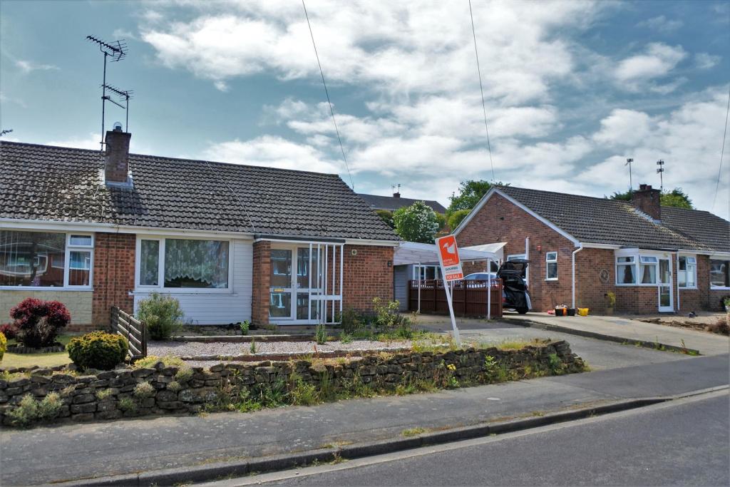 2 bedroom semidetached bungalow for sale in Wroxall Drive, Grantham, NG31