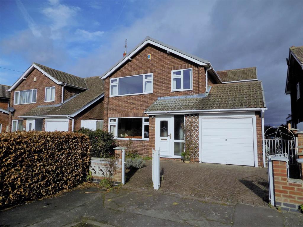 4 bedroom detached house for sale in Priors Close, Bingham, Nottingham